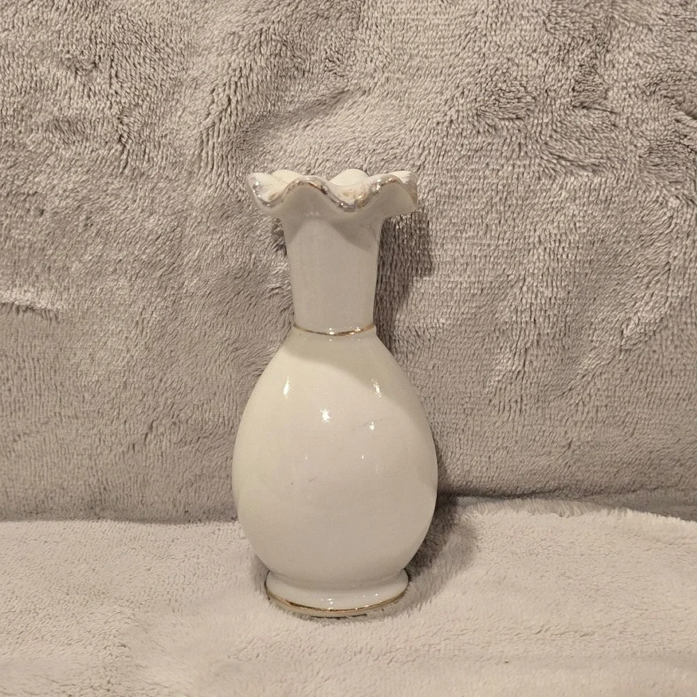 Vintage White Ceramic Rose Bud Vase Ruffled Gold Trim Floral Pink 4.25 Inch